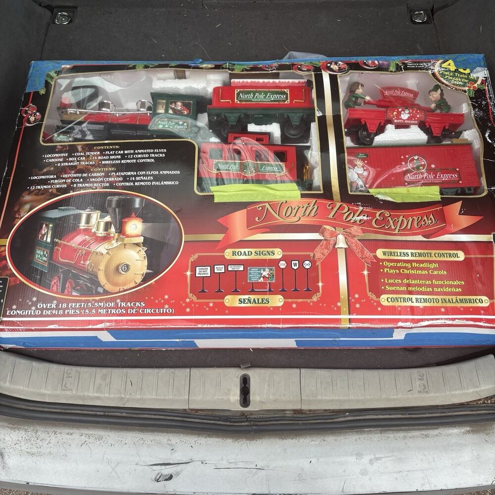 EZTEC North Pole Express Christmas 40 Piece Train Set New Looks Like Never Used